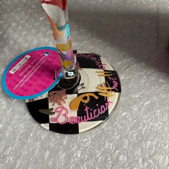 Lolita "Stylist Girl" hand-painted wine glass - Picture 5 of 9